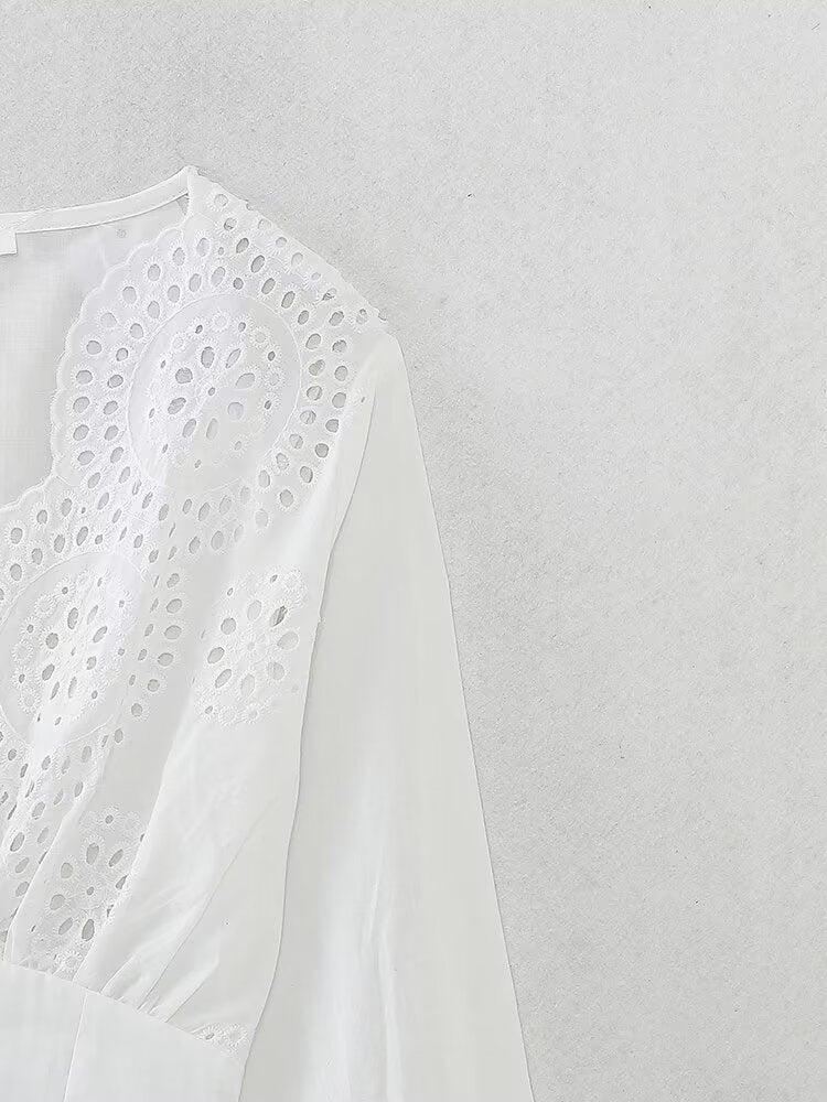 Lace V-neck Embroidery Short Blouse