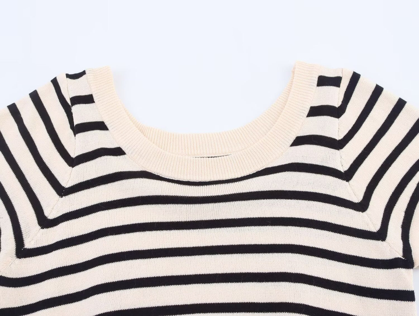 Stylish Simple round neck Striped knitted Top