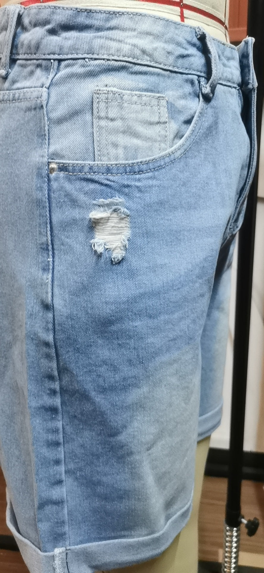 Loose Ripped Five Point Denim Shorts
