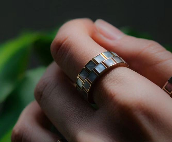 Small Square White Lip Shell Ring
