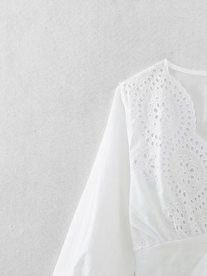 Lace V-neck Embroidery Short Blouse