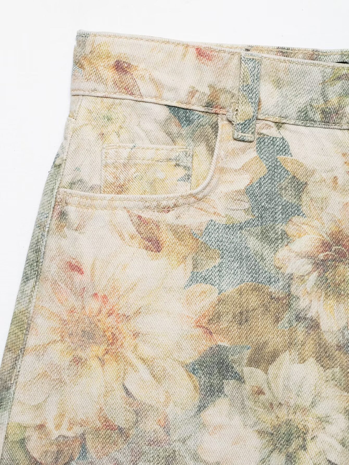 Slim Floral Printed Mid Waist Shorts