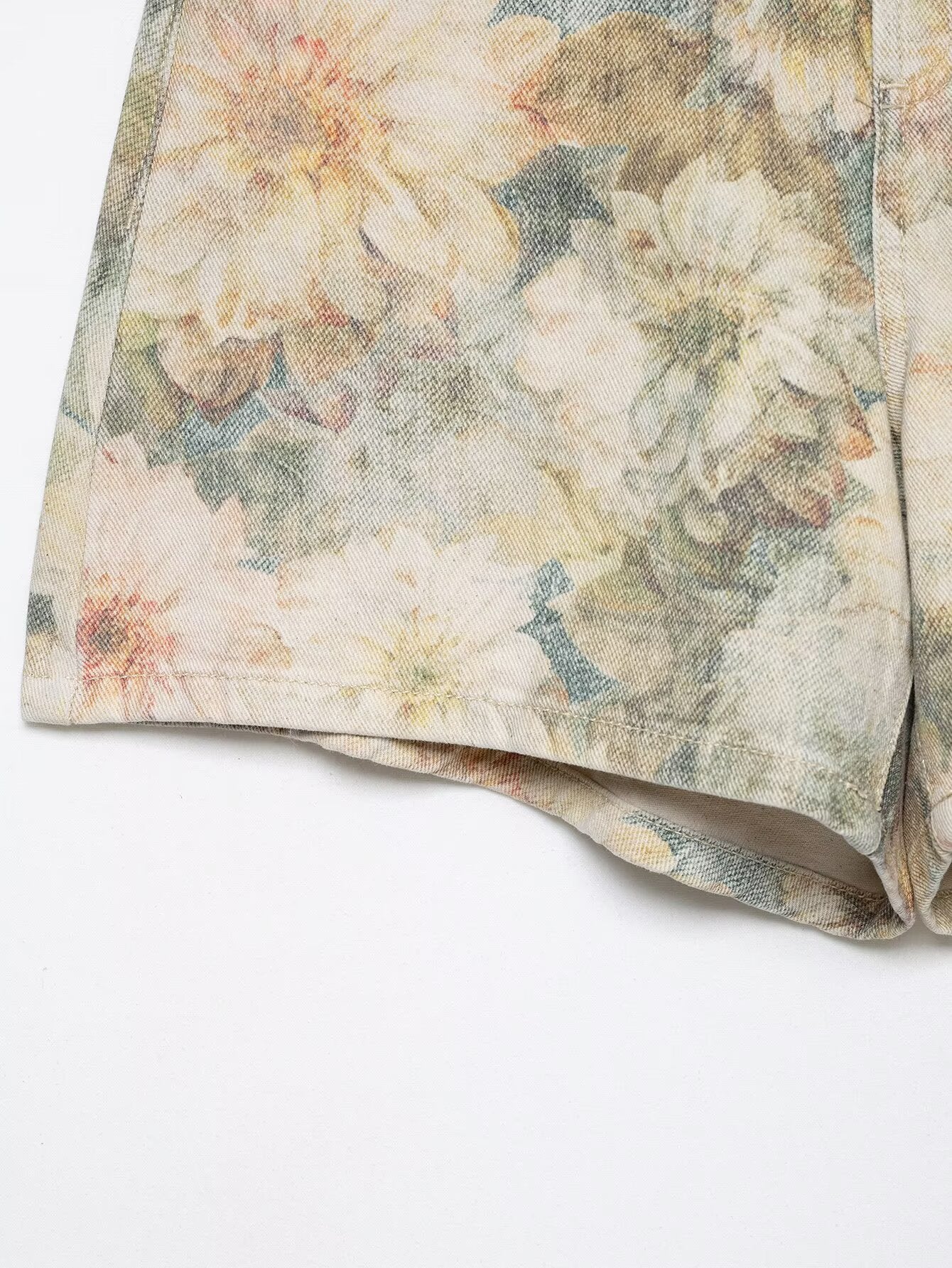Slim Floral Printed Mid Waist Shorts