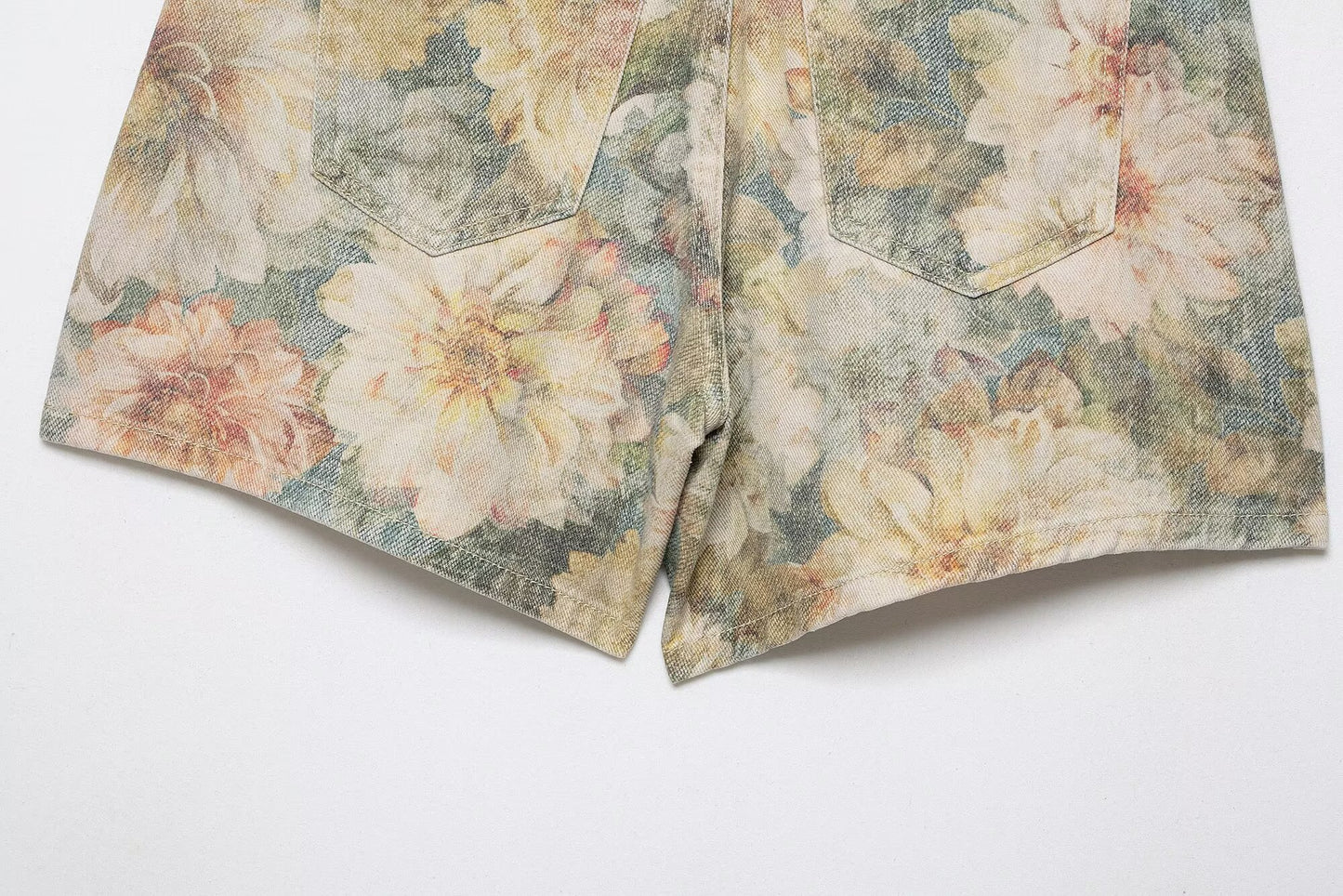 Slim Floral Printed Mid Waist Shorts