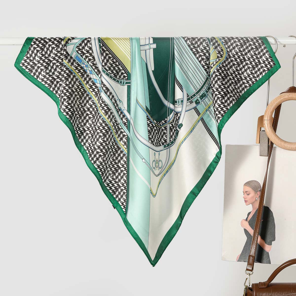 Three-Dimensional Diamond Belt Green
