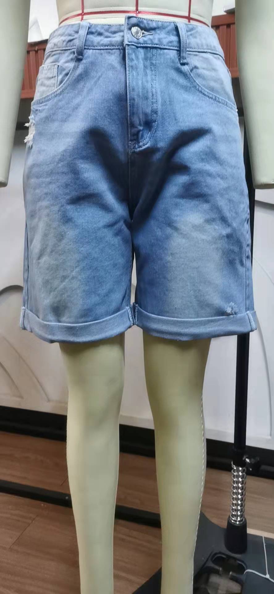 Loose Ripped Five Point Denim Shorts