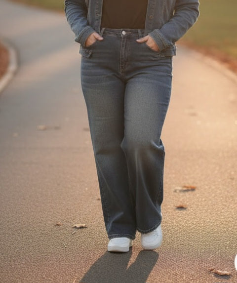 Curvy Vintage Wash Wide Leg Jeans